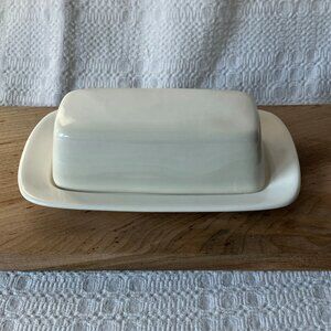 White Butter Dish 10 Strawberry Street Classic approx 8 1/2 x 2 3/4"